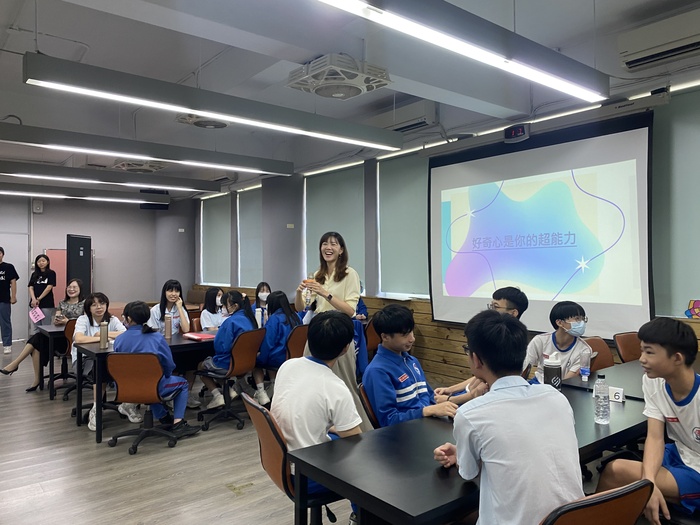 113學年度第2學期06/02「與大師有約」：雷雅主播圖片