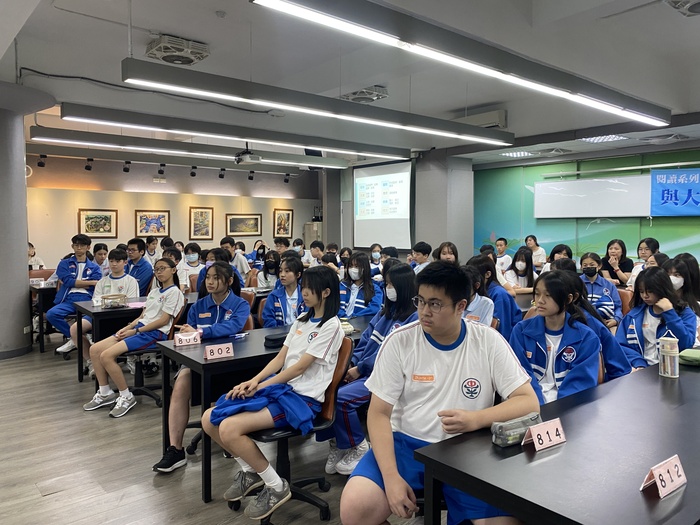 113學年度第2學期06/02「與大師有約」：雷雅主播圖片