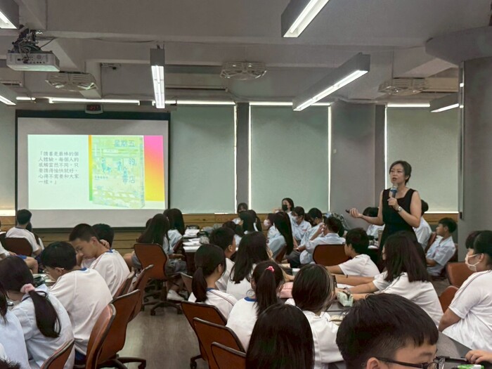 114學年度09/18黃富萍師專書導讀圖片