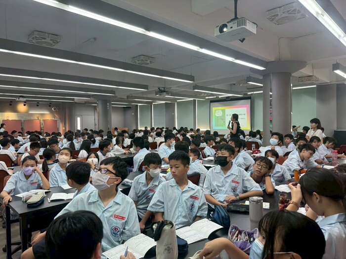 114學年度09/18黃富萍師專書導讀圖片