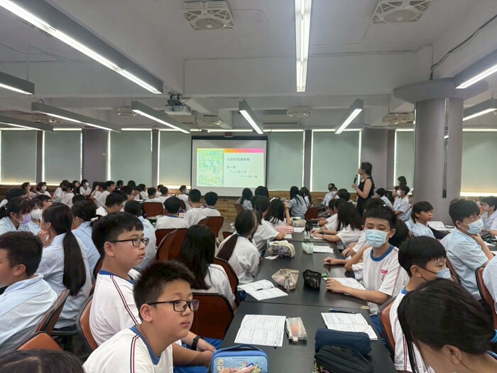 114學年度09/18黃富萍師專書導讀圖片