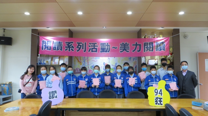 109學年度美力閱讀710班精彩聊書與照片01
