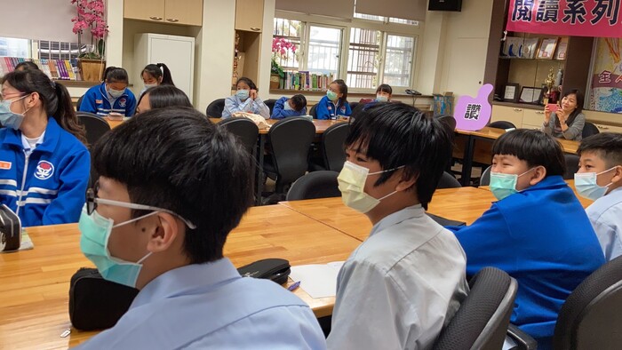 109學年度美力閱讀710班精彩聊書與照片05