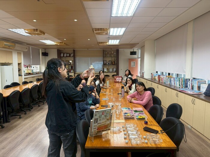 114學年度第1學期教師讀書會：12/22 閱讀 X 手作浮游花圖片