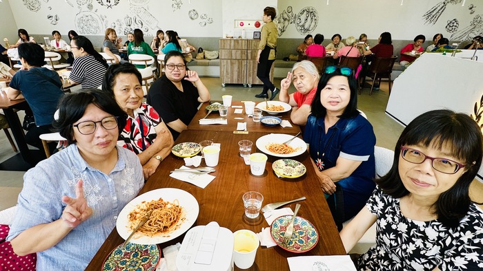 113學年度第二學期志工感恩餐會圖片