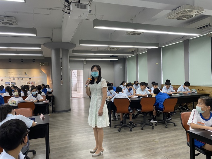 簡佳盈師專書導讀01