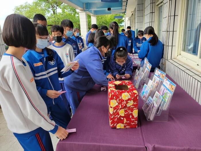 110學年度校慶活動(英文小書展)圖片