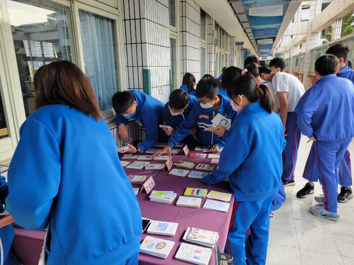110學年度校慶活動(英文小書展)圖片