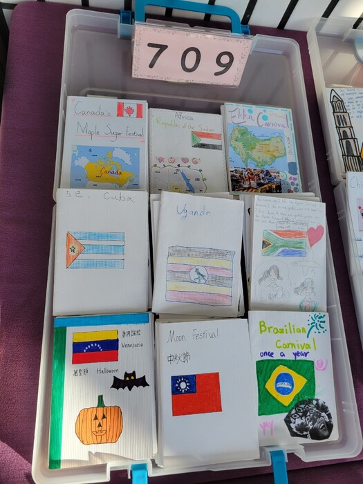 110學年度校慶活動(英文小書展)圖片