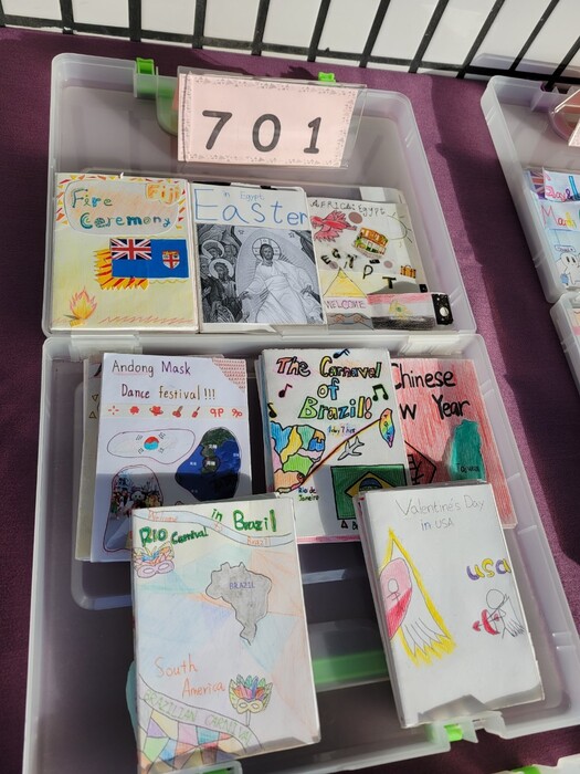 110學年度校慶活動(英文小書展)圖片