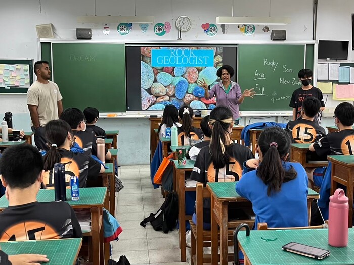 112學年度下學期-活動美語志工113.05.22圖片