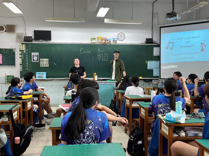 112學年度下學期-活動美語志工113.05.22圖片