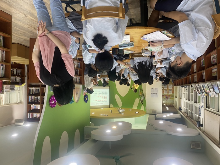 113學年度七年級圖書館之旅圖片