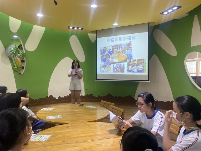 113學年度七年級圖書館之旅圖片