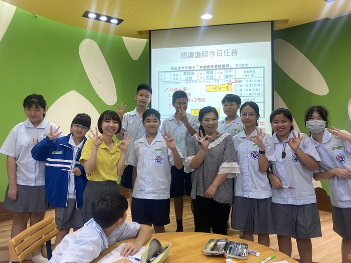 113學年度七年級圖書館之旅圖片