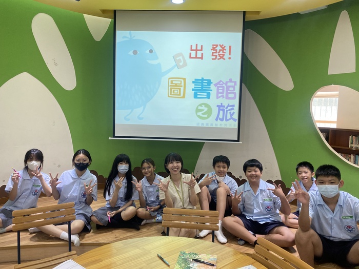 113學年度七年級圖書館之旅圖片