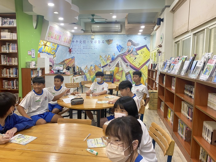 113學年度七年級圖書館之旅圖片