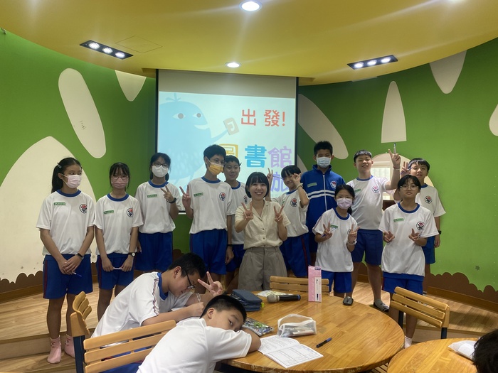 113學年度七年級圖書館之旅圖片