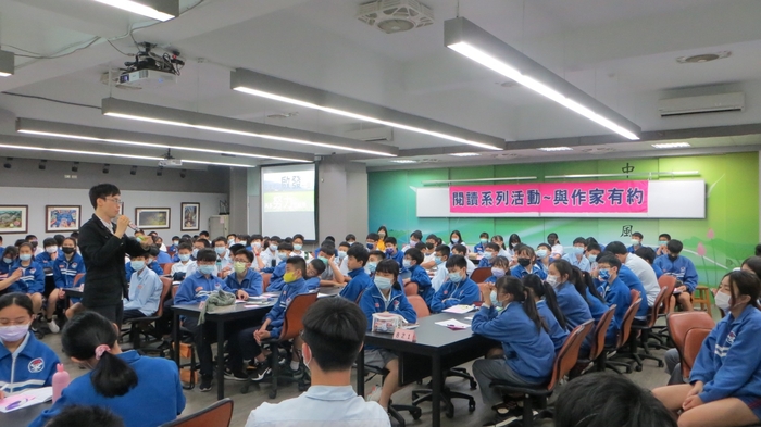 109學年度第二學期04/19「與作家有約」-吳孟霖先生活動紀錄圖片