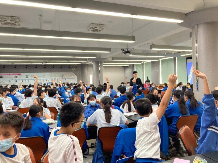 109學年度第二學期04/19「與作家有約」-吳孟霖先生活動紀錄圖片