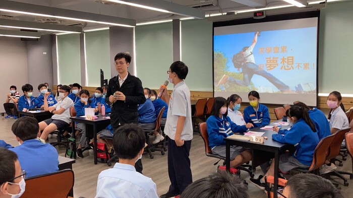 109學年度第二學期04/19「與作家有約」-吳孟霖先生活動紀錄圖片