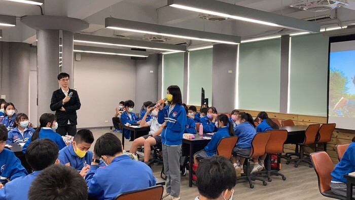 109學年度第二學期04/19「與作家有約」-吳孟霖先生活動紀錄圖片