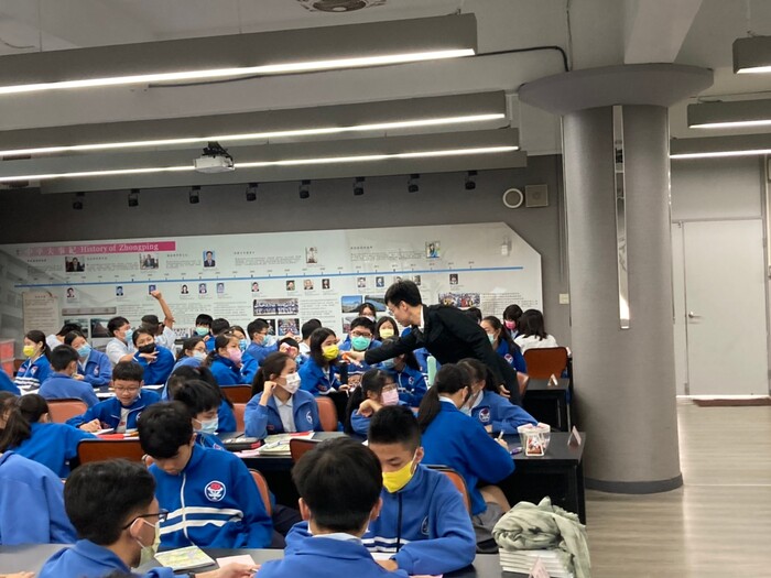 109學年度第二學期04/19「與作家有約」-吳孟霖先生活動紀錄圖片
