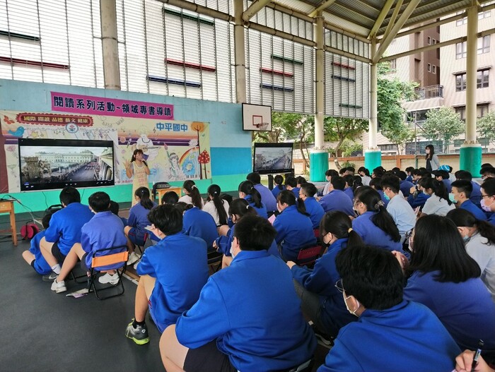【閱讀推動】110學年度10/26江蕙君老師專書導讀《悲慘世界》活動紀錄圖片