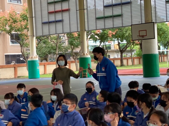 【閱讀推動】110學年度10/26江蕙君老師專書導讀《悲慘世界》活動紀錄圖片