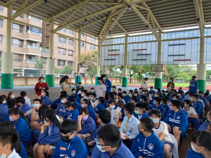【閱讀推動】110學年度10/26江蕙君老師專書導讀《悲慘世界》活動紀錄圖片