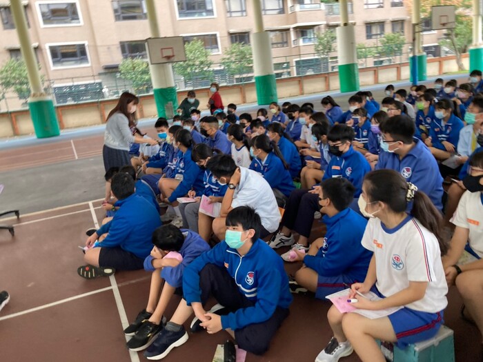 【閱讀推動】110學年度10/26江蕙君老師專書導讀《悲慘世界》活動紀錄圖片