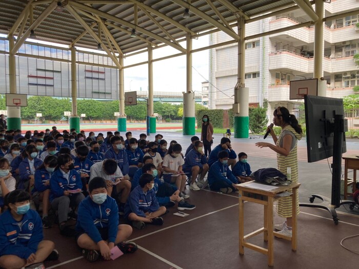 【閱讀推動】110學年度10/26江蕙君老師專書導讀《悲慘世界》活動紀錄圖片