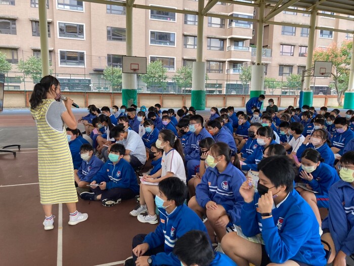 【閱讀推動】110學年度10/26江蕙君老師專書導讀《悲慘世界》活動紀錄圖片