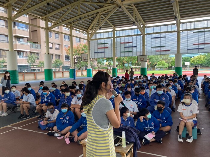 【閱讀推動】110學年度10/26江蕙君老師專書導讀《悲慘世界》活動紀錄圖片