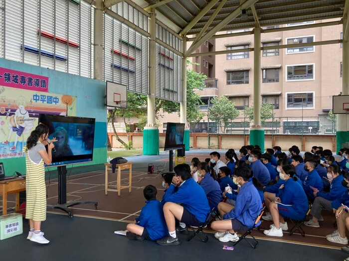 【閱讀推動】110學年度10/26江蕙君老師專書導讀《悲慘世界》活動紀錄圖片