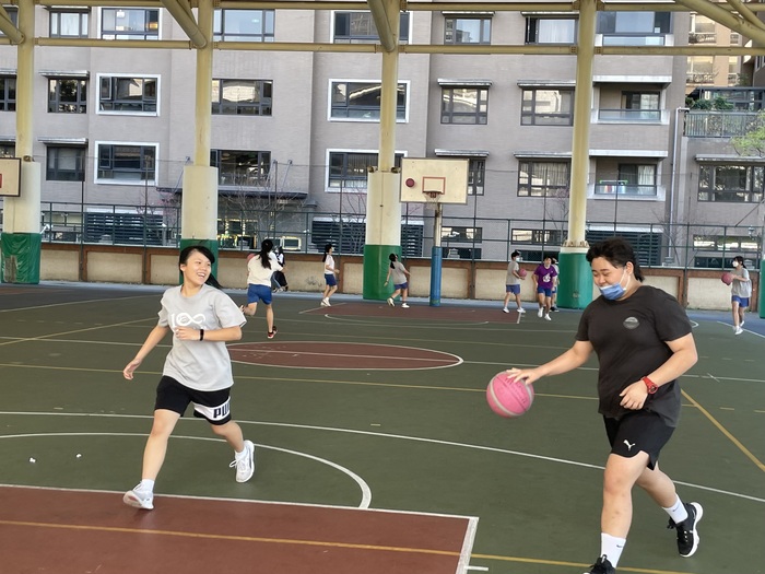 女籃