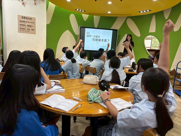 114學年度七年級圖書館之旅圖片