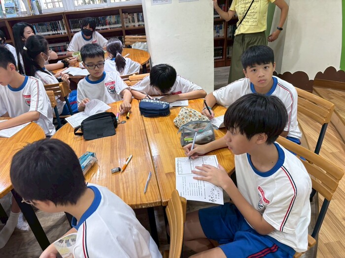 114學年度七年級圖書館之旅圖片