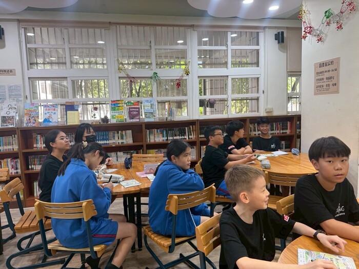 114學年度七年級圖書館之旅圖片