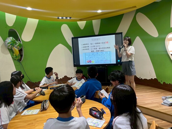 114學年度七年級圖書館之旅圖片