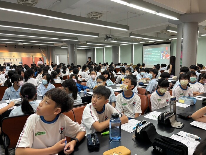 113學年度09/26范雅玲師專書導讀圖片