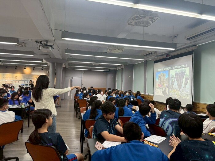 114學年度10/28周芳如師專書導讀圖片