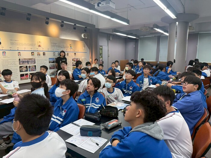 114學年度10/28周芳如師專書導讀圖片