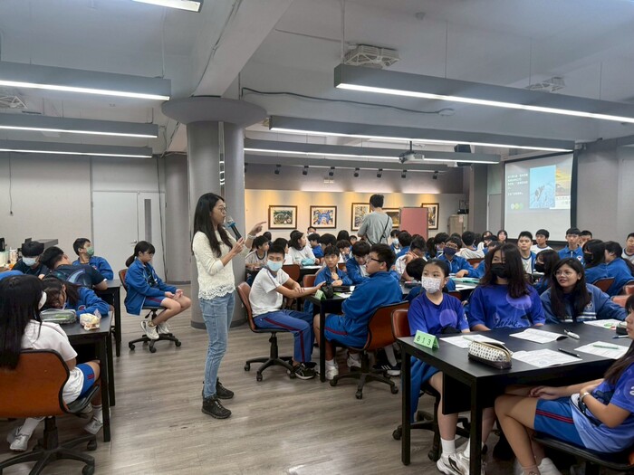 114學年度10/28周芳如師專書導讀圖片