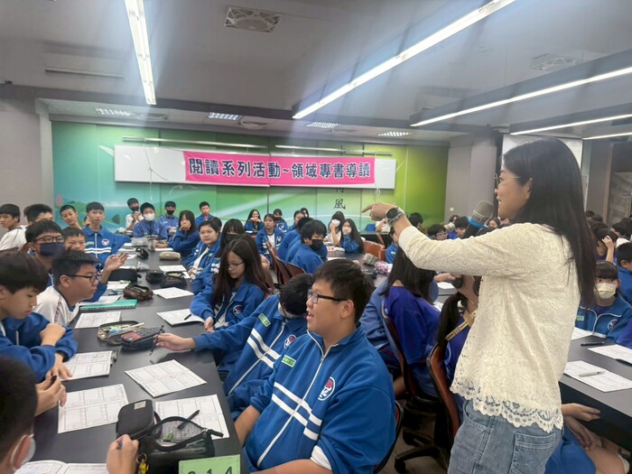 114學年度10/28周芳如師專書導讀圖片