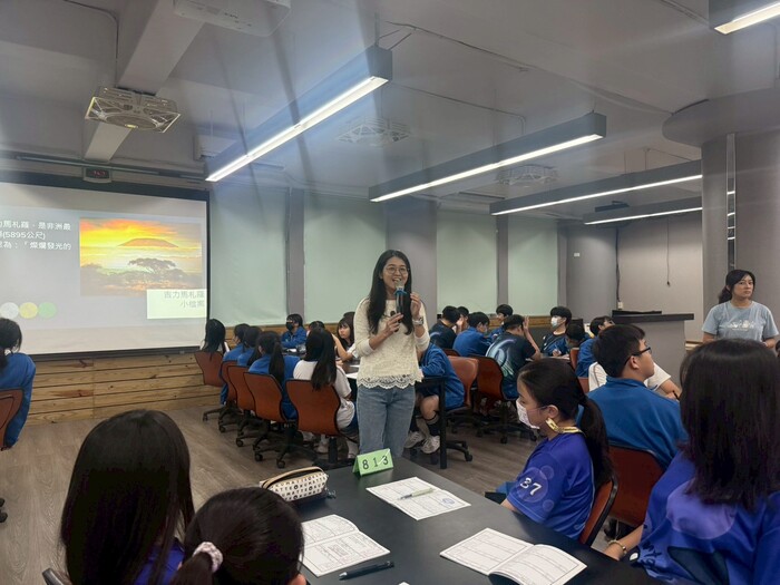 114學年度10/28周芳如師專書導讀圖片